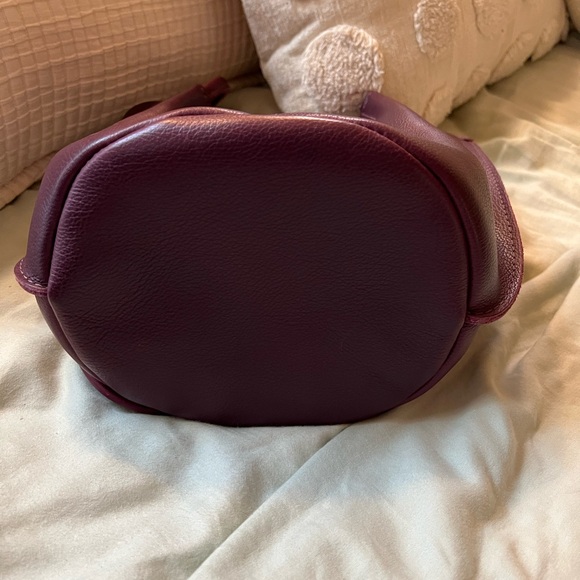 Portland Leather Plum Devan Bag, Classic size - Picture 4 of 4